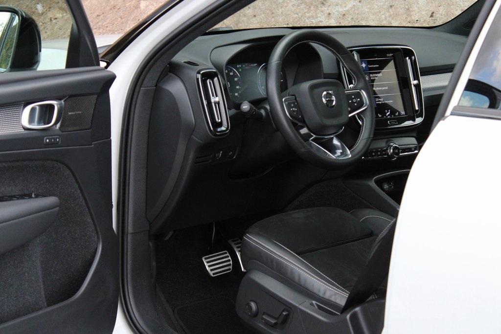 used 2021 Volvo XC40 car, priced at $30,977