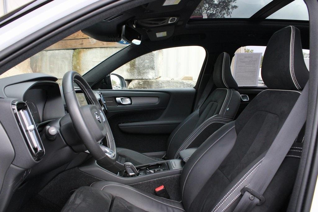 used 2021 Volvo XC40 car, priced at $30,977