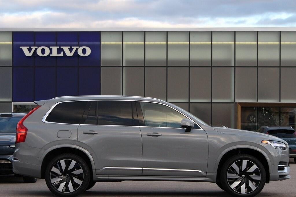 new 2025 Volvo XC90 Plug-In Hybrid car