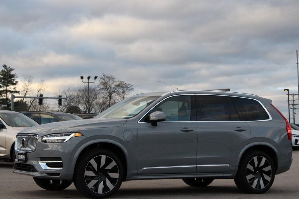 new 2025 Volvo XC90 Plug-In Hybrid car