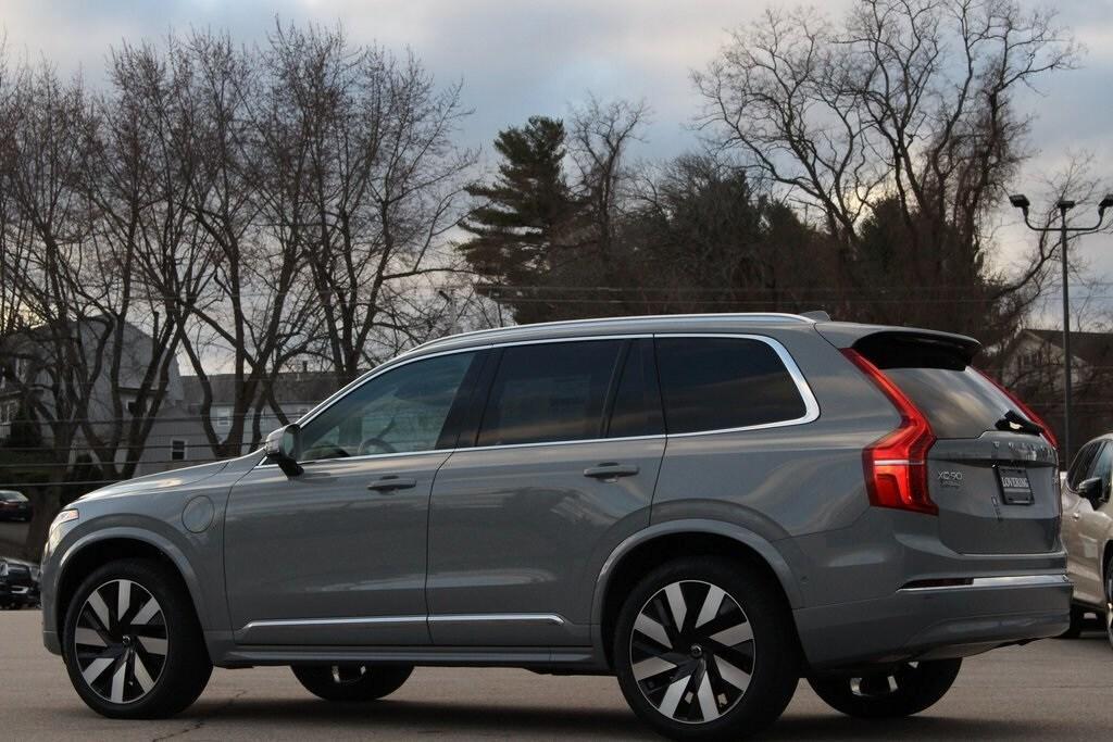 new 2025 Volvo XC90 Plug-In Hybrid car