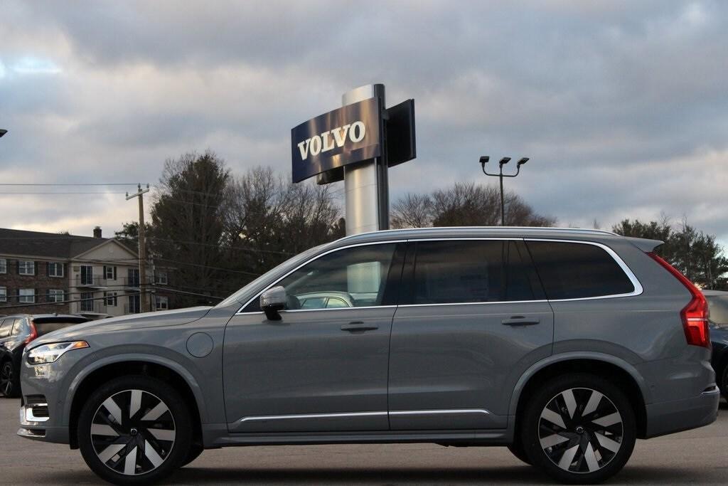 new 2025 Volvo XC90 Plug-In Hybrid car