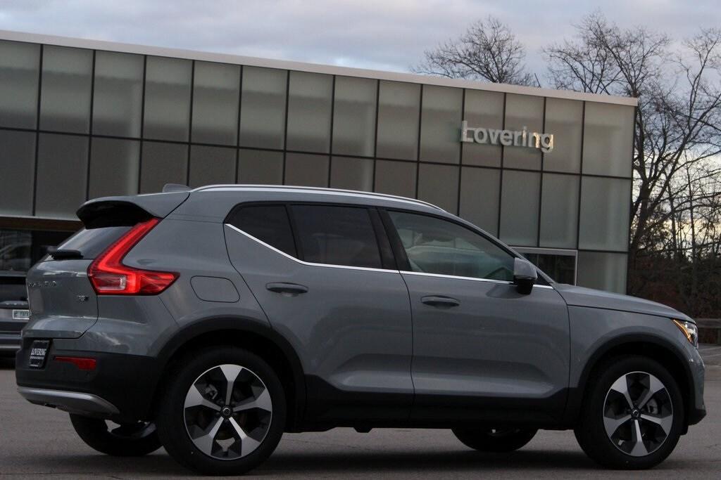 new 2025 Volvo XC40 car