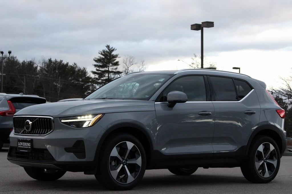 new 2025 Volvo XC40 car