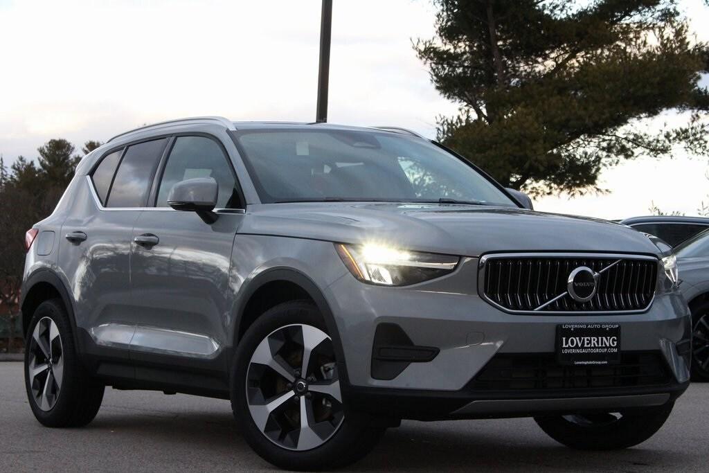 new 2025 Volvo XC40 car