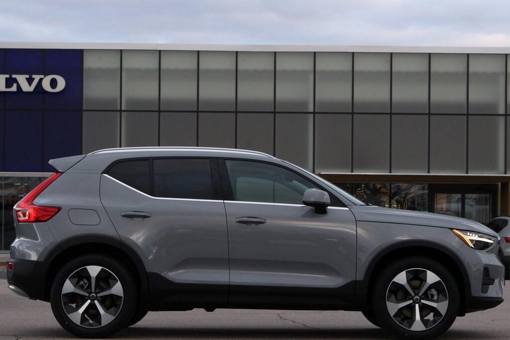 new 2025 Volvo XC40 car