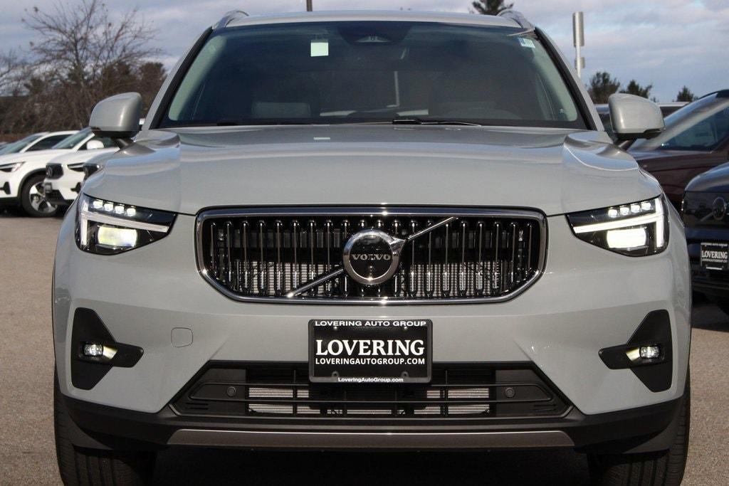 new 2025 Volvo XC40 car