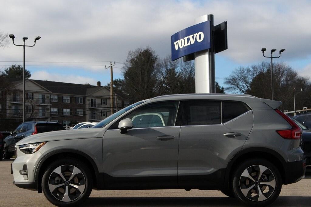 new 2025 Volvo XC40 car