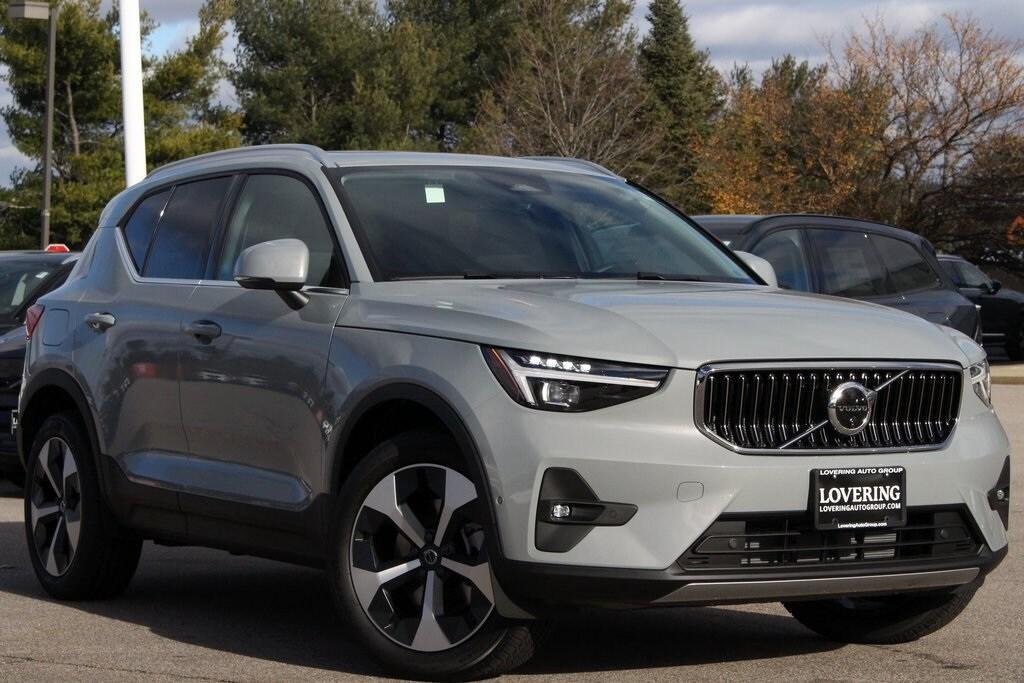 new 2025 Volvo XC40 car