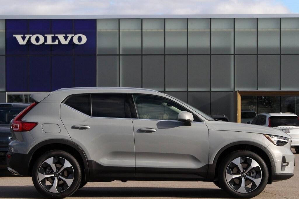 new 2025 Volvo XC40 car