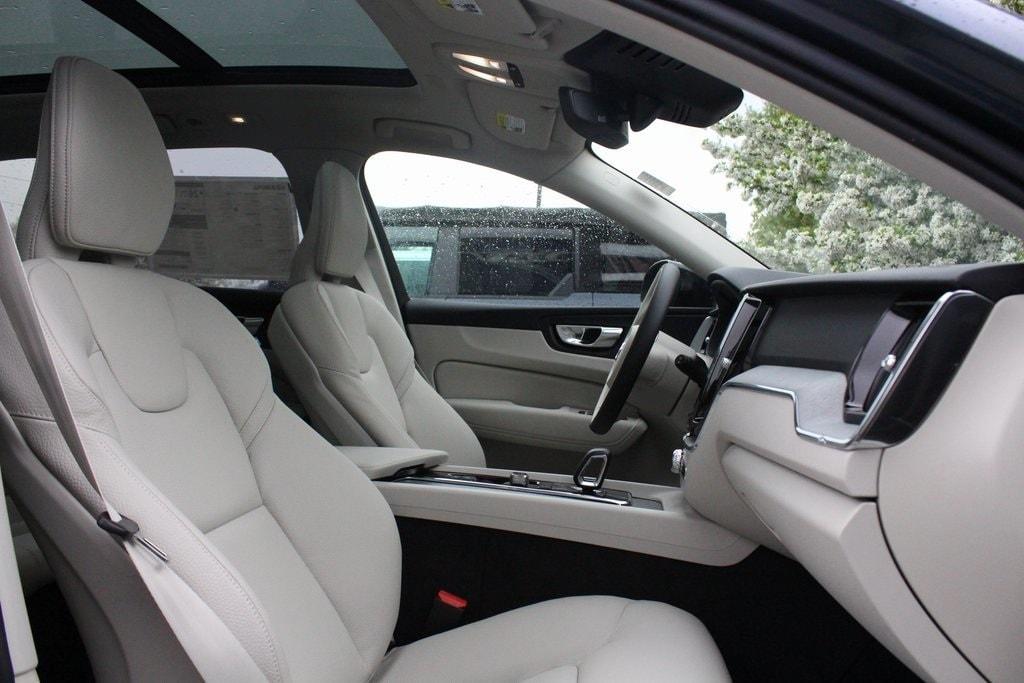 new 2025 Volvo XC60 car