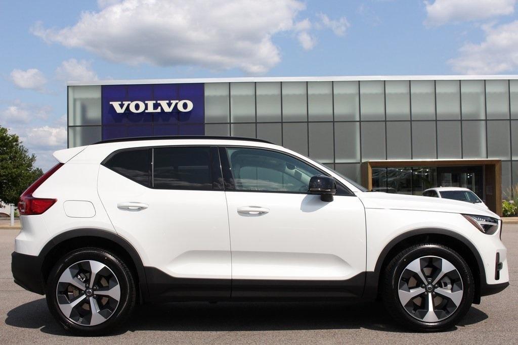 new 2025 Volvo XC40 car