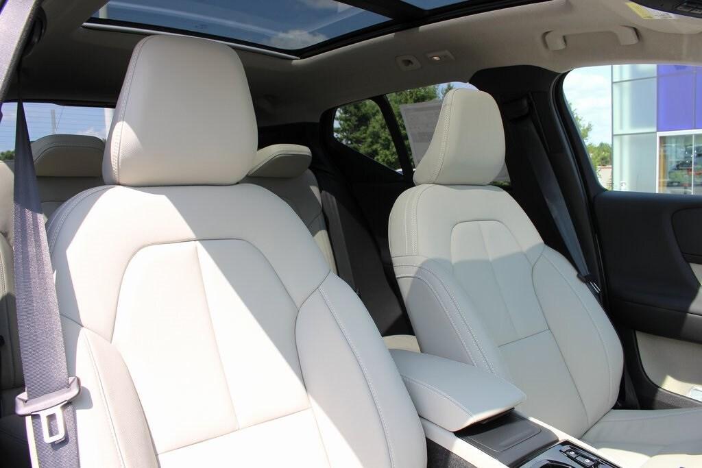 new 2025 Volvo XC40 car, priced at $47,815