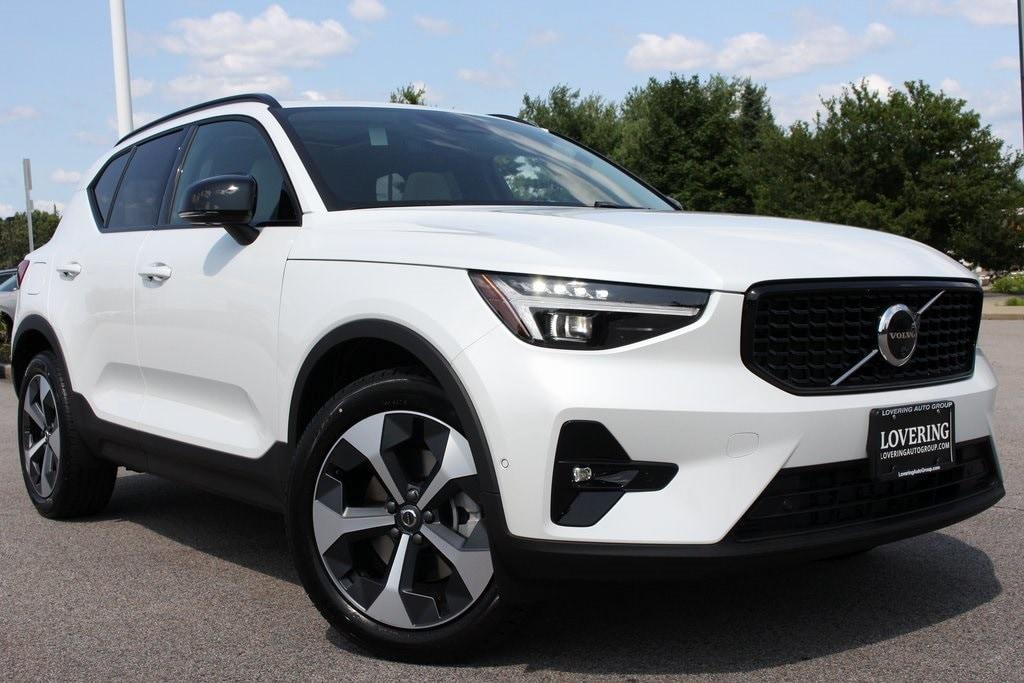 new 2025 Volvo XC40 car