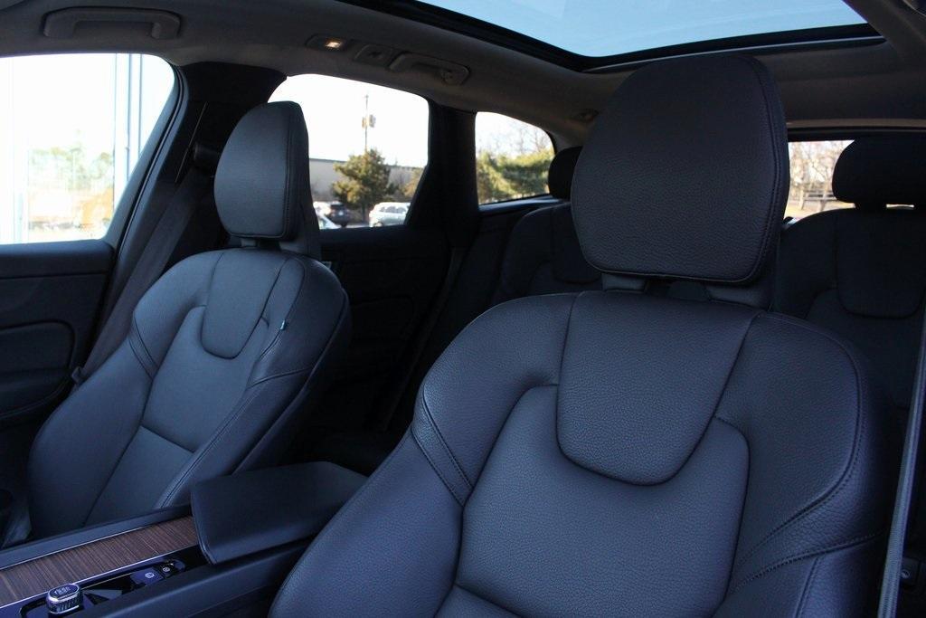 used 2024 Volvo XC60 car, priced at $37,043