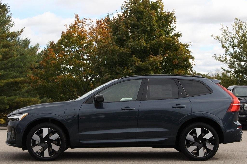 new 2025 Volvo XC60 Plug-In Hybrid car