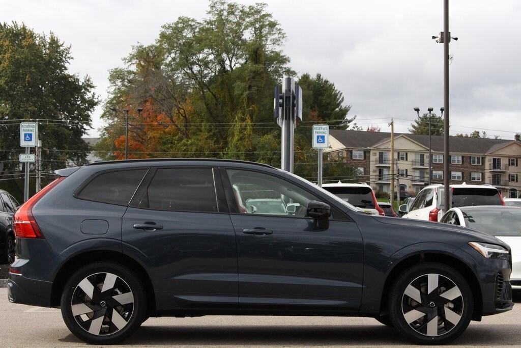 new 2025 Volvo XC60 Plug-In Hybrid car