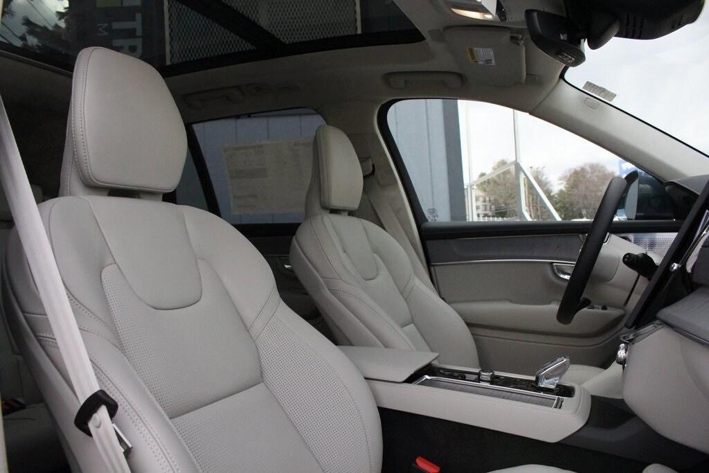 new 2025 Volvo XC90 car