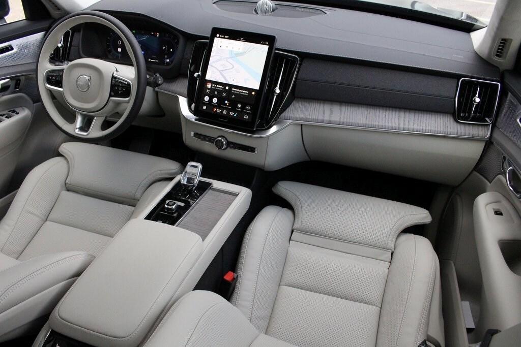 new 2025 Volvo XC90 car