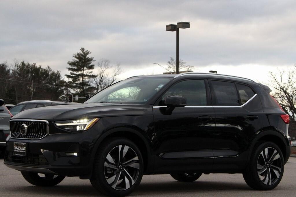 new 2025 Volvo XC40 car