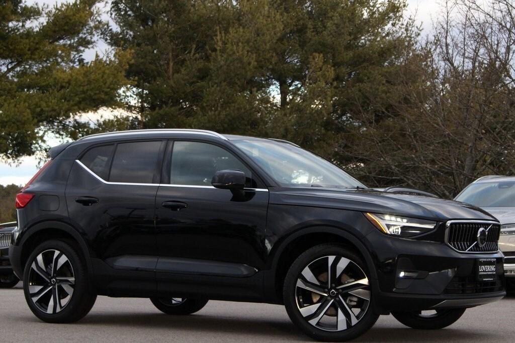 new 2025 Volvo XC40 car