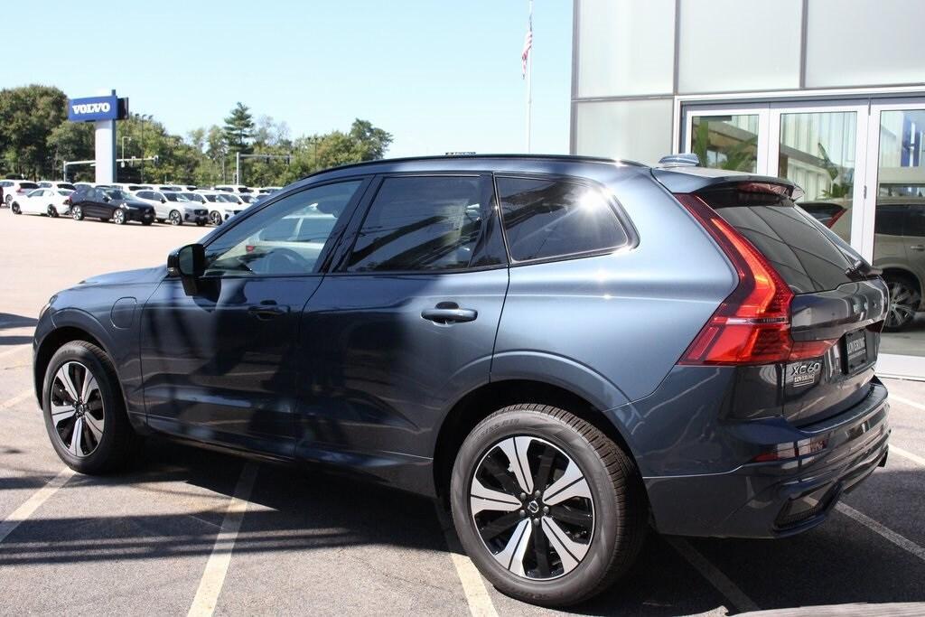 new 2025 Volvo XC60 Plug-In Hybrid car