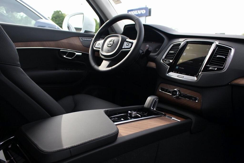 new 2024 Volvo XC90 car, priced at $68,255