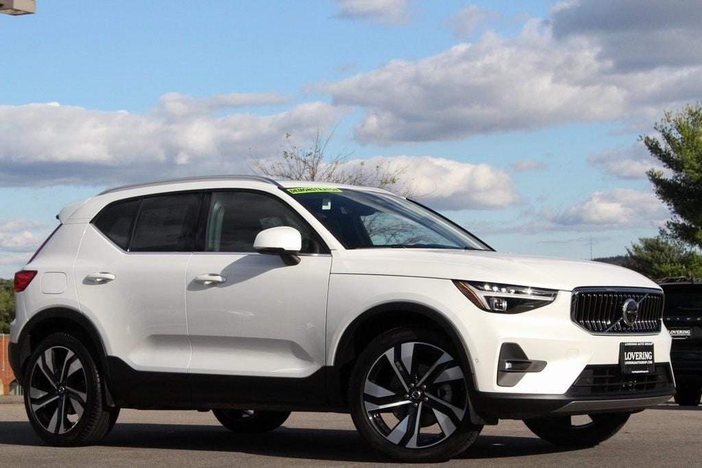 new 2025 Volvo XC40 car, priced at $49,540