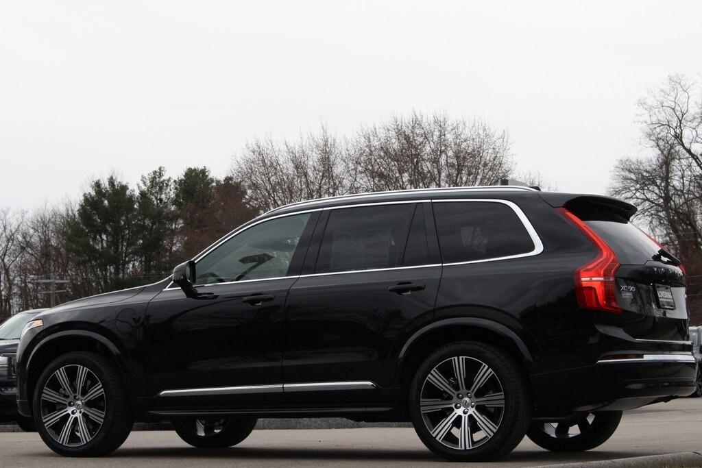 new 2025 Volvo XC90 Plug-In Hybrid car