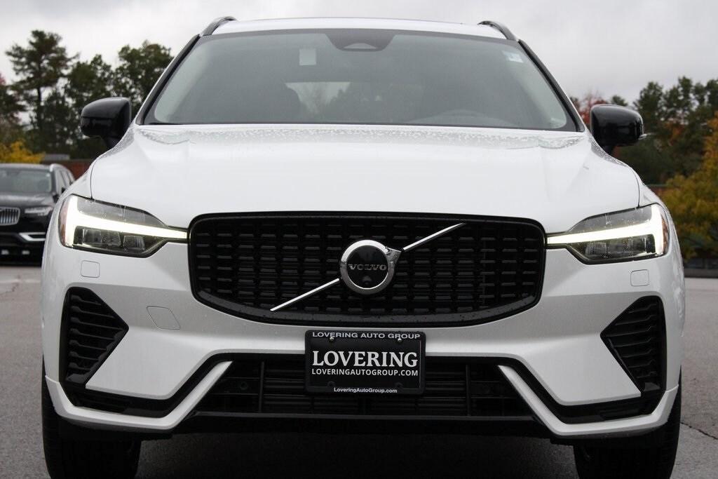 new 2025 Volvo XC60 Plug-In Hybrid car