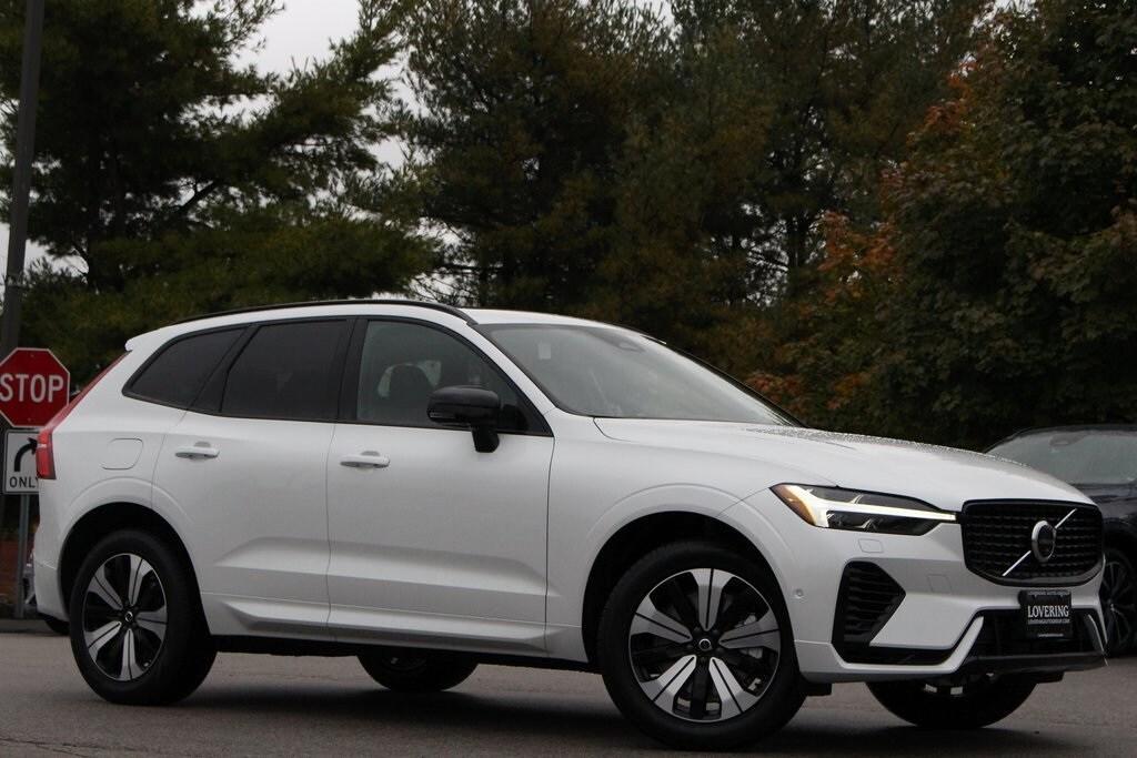 new 2025 Volvo XC60 Plug-In Hybrid car