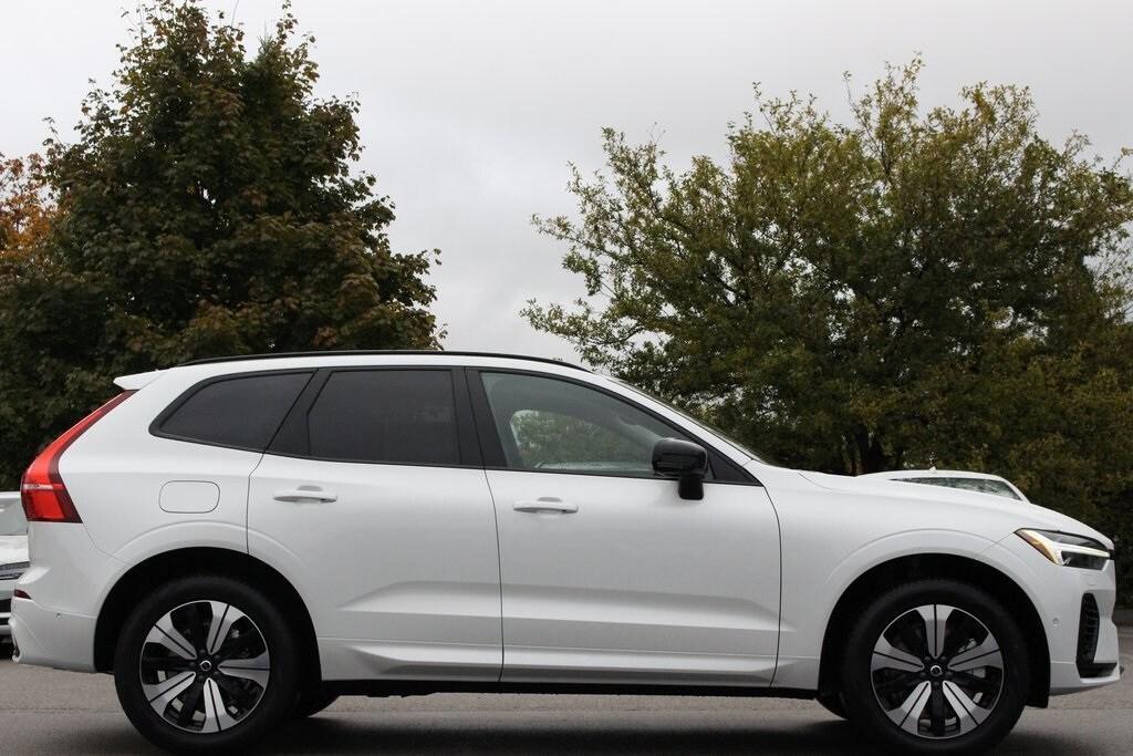 new 2025 Volvo XC60 Plug-In Hybrid car