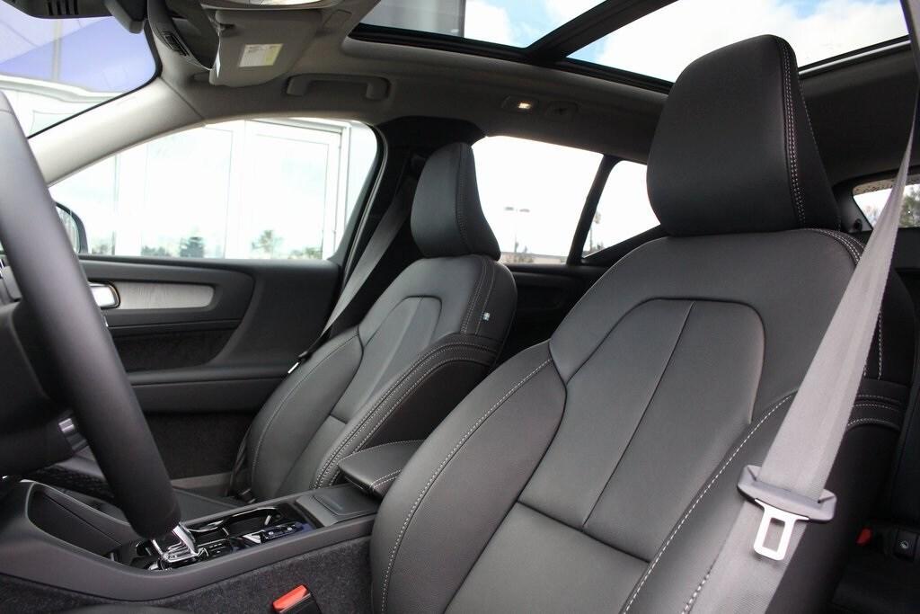 new 2025 Volvo XC40 car, priced at $51,215