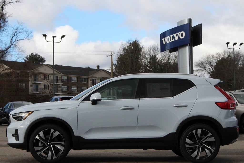 new 2025 Volvo XC40 car