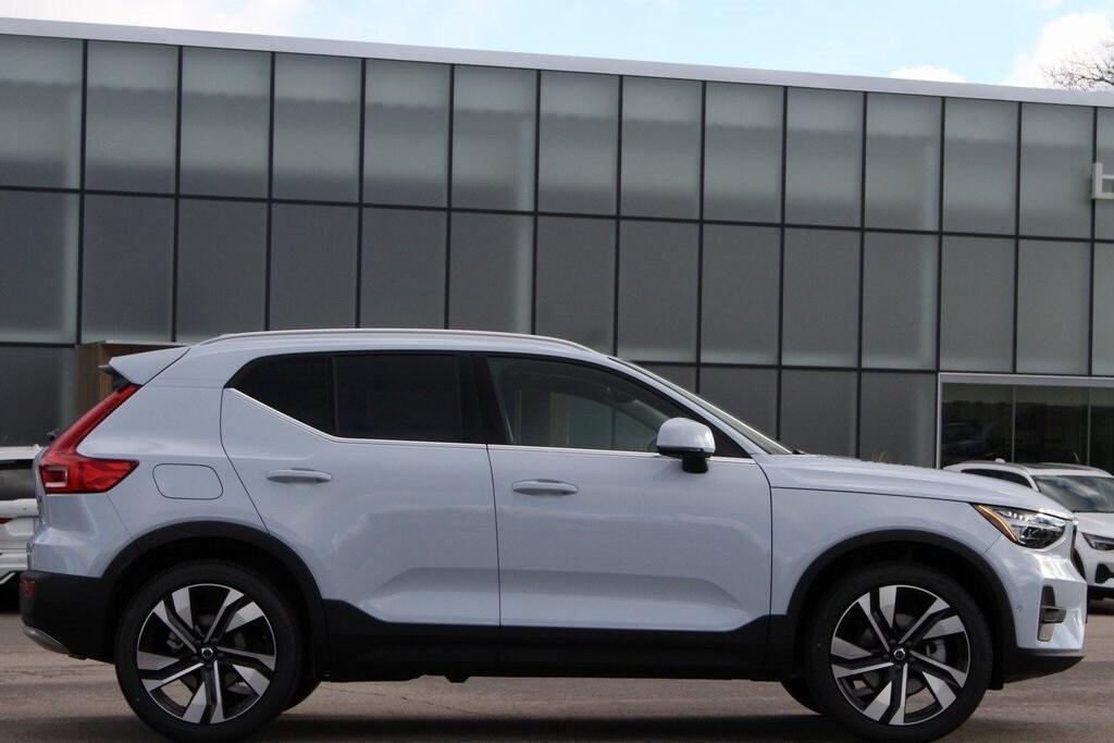 new 2025 Volvo XC40 car, priced at $51,215