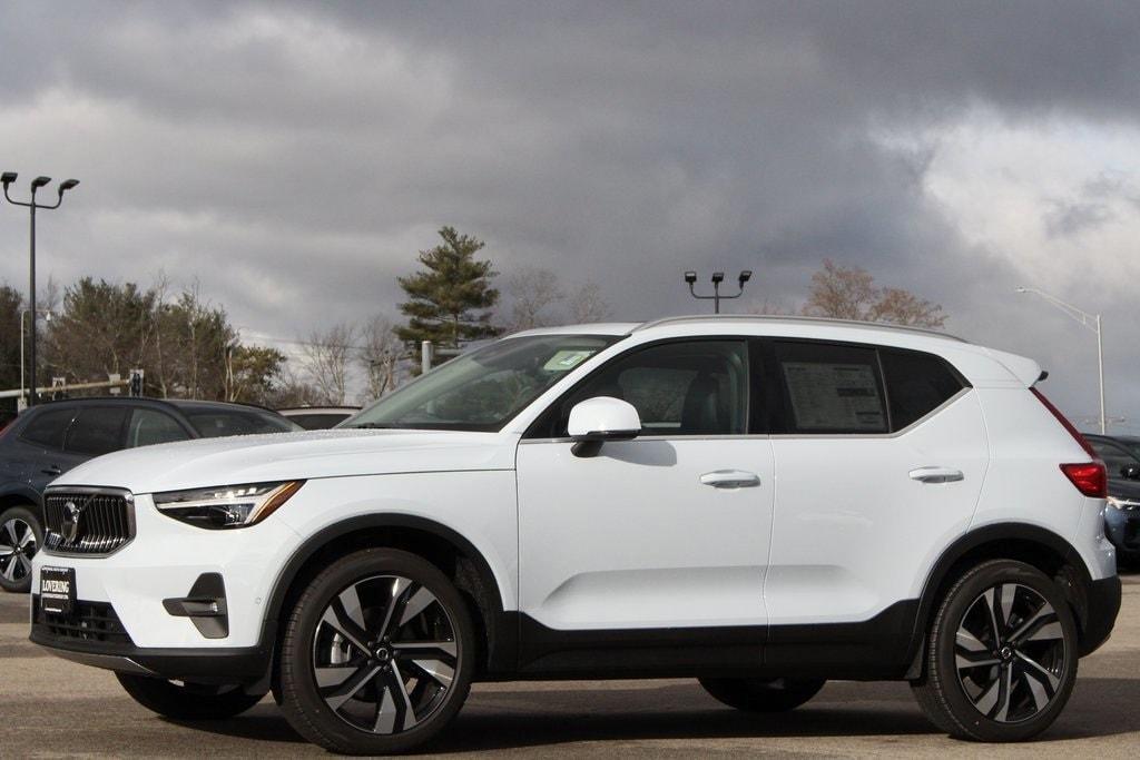 new 2025 Volvo XC40 car