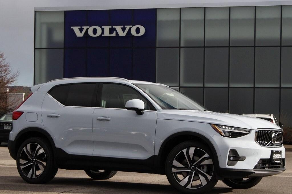 new 2025 Volvo XC40 car