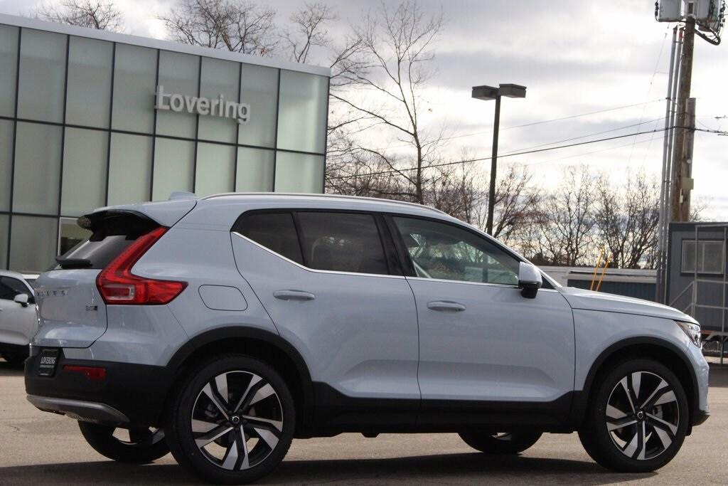 new 2025 Volvo XC40 car, priced at $51,215