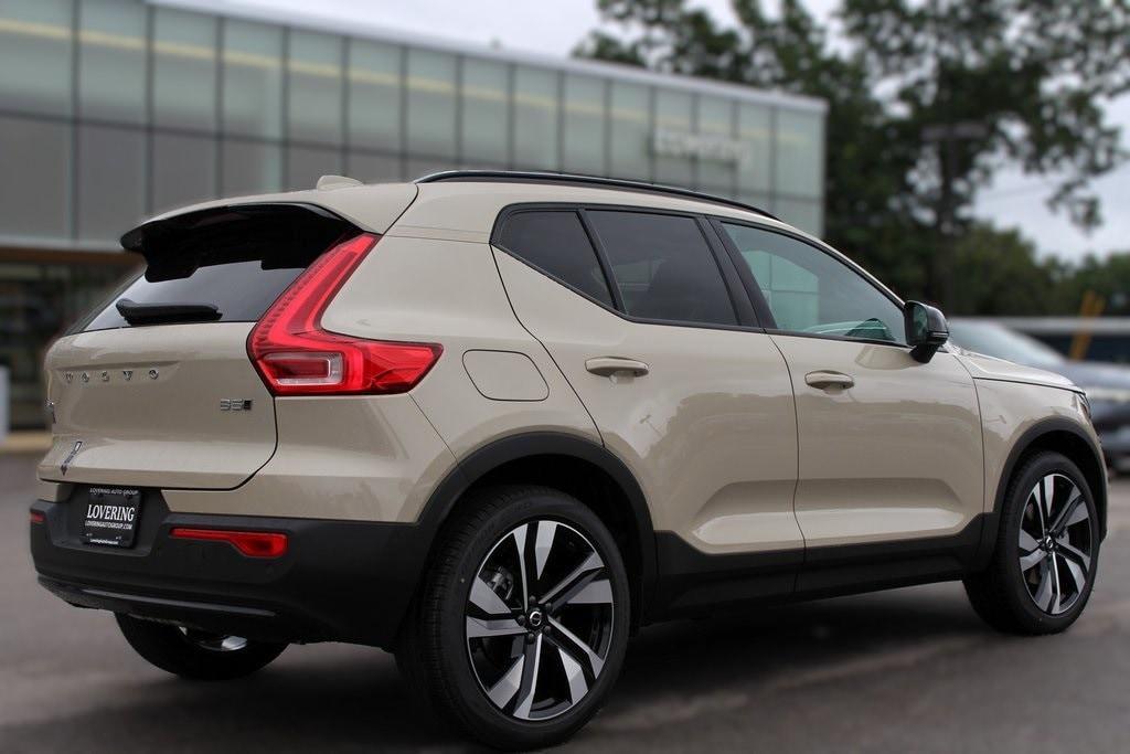 new 2025 Volvo XC40 car