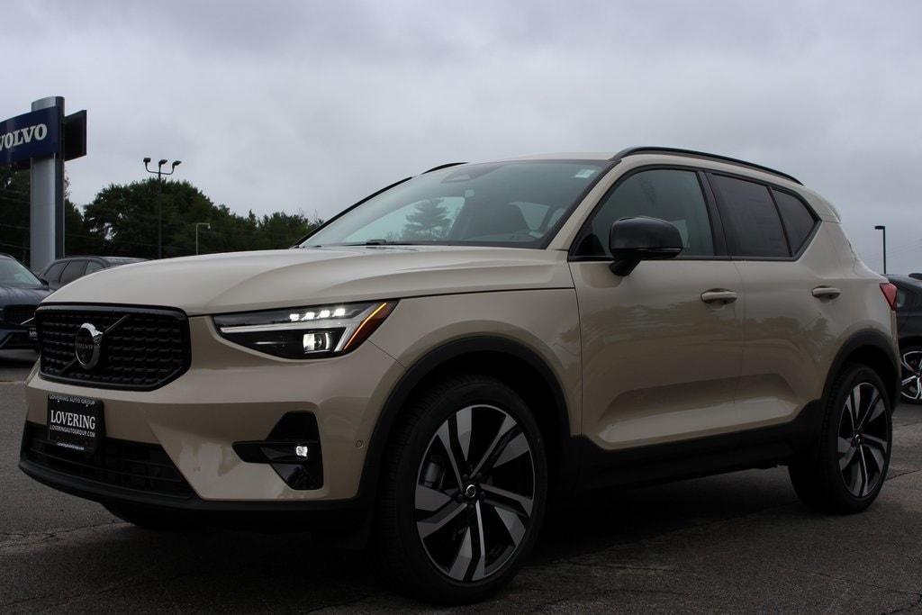 new 2025 Volvo XC40 car