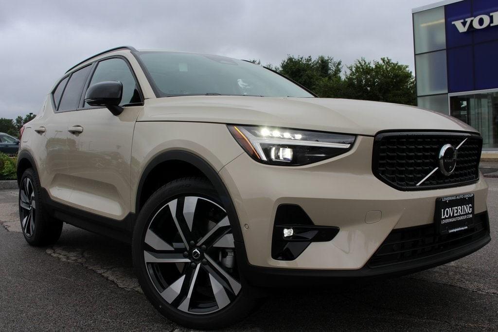 new 2025 Volvo XC40 car