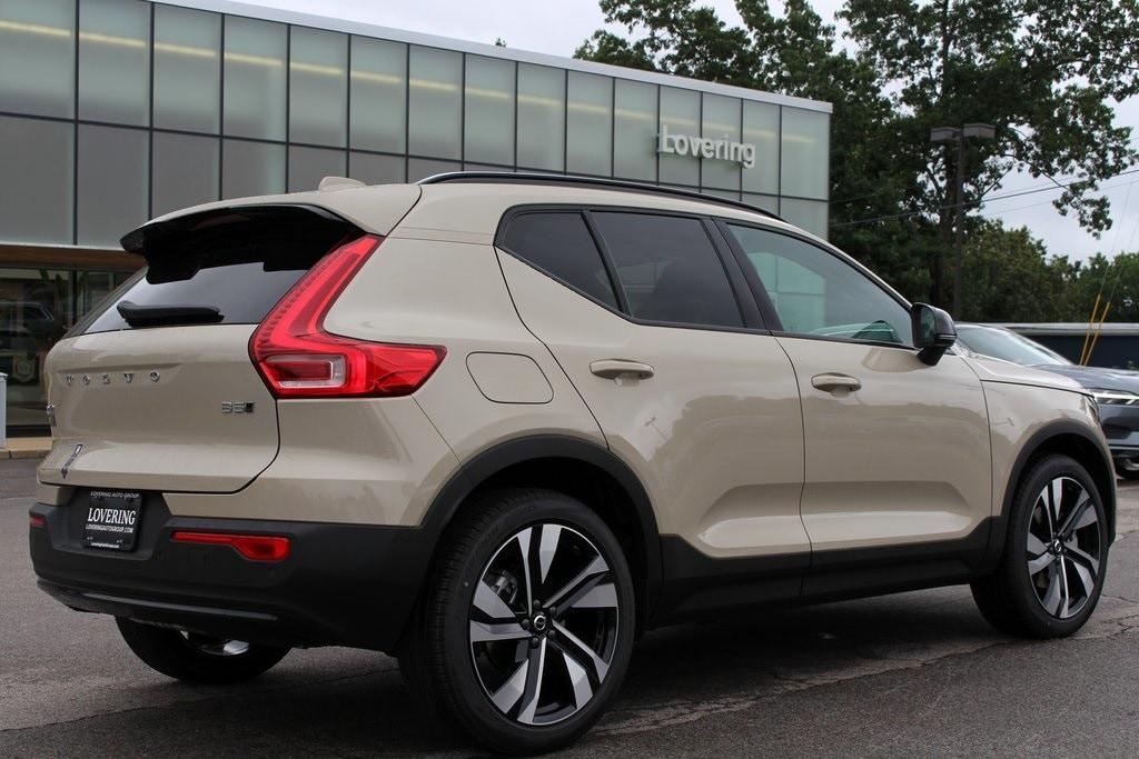 new 2025 Volvo XC40 car