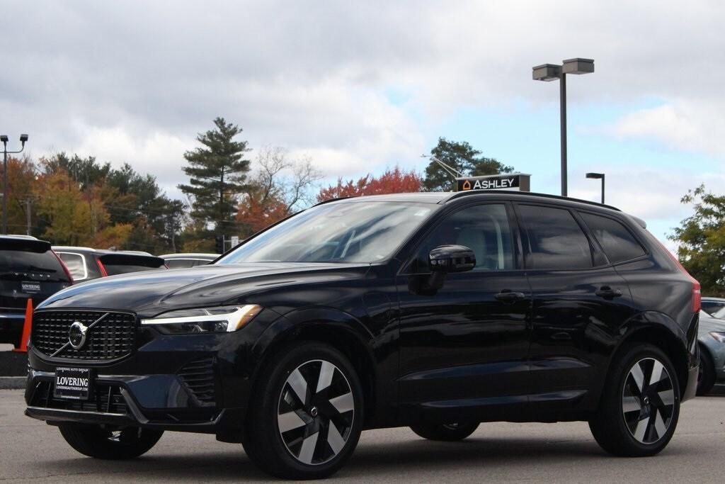 new 2025 Volvo XC60 Plug-In Hybrid car