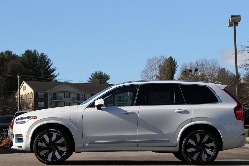 new 2025 Volvo XC90 Plug-In Hybrid car