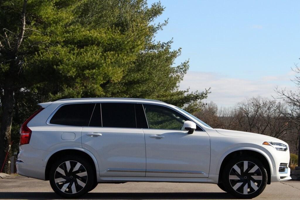 new 2025 Volvo XC90 Plug-In Hybrid car