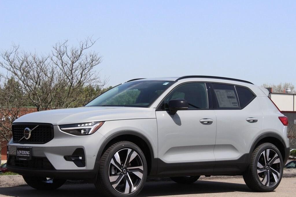 new 2025 Volvo XC40 car