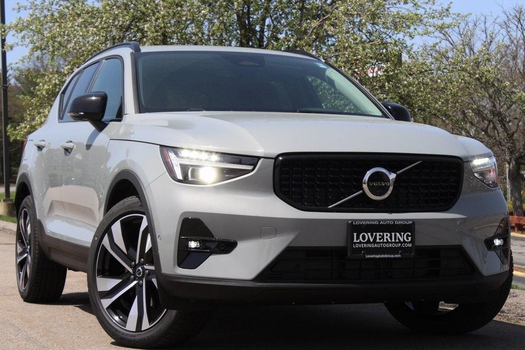 new 2025 Volvo XC40 car