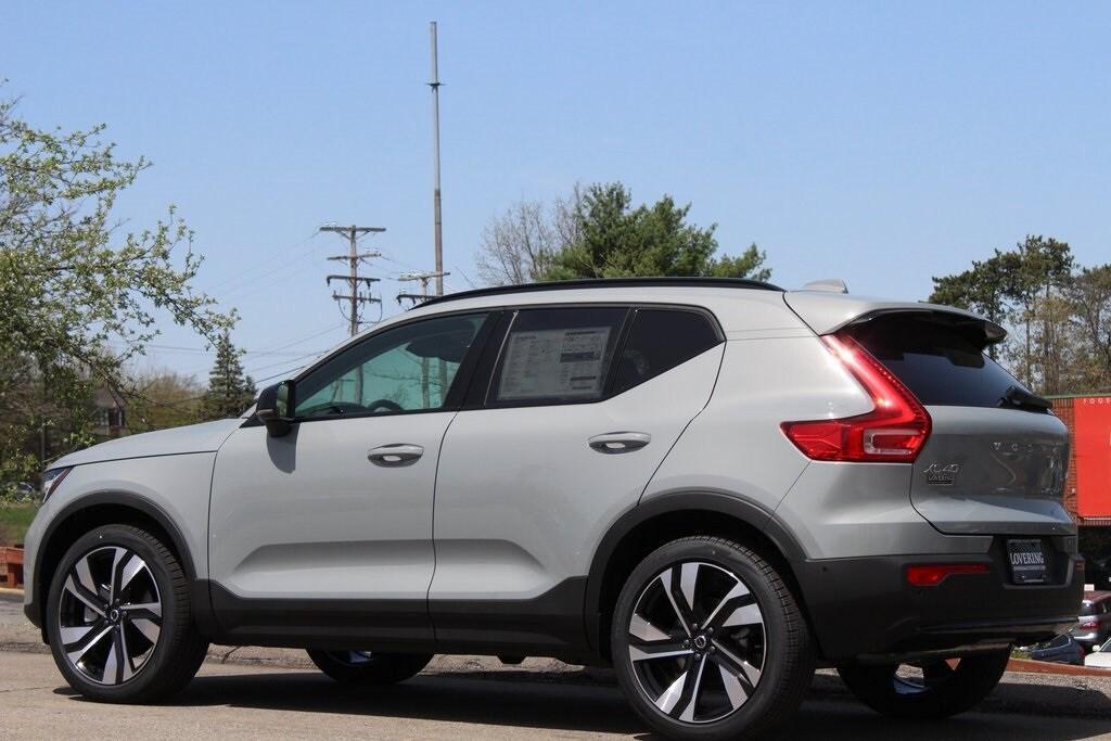 new 2025 Volvo XC40 car