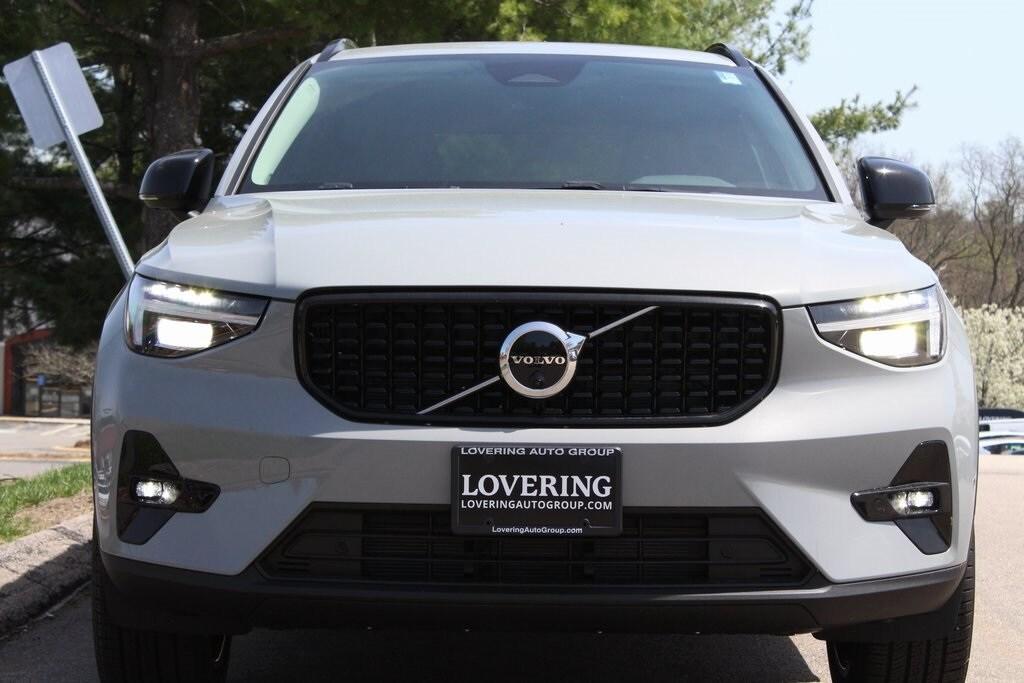 new 2025 Volvo XC40 car