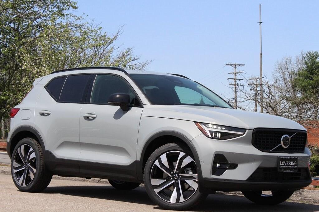 new 2025 Volvo XC40 car